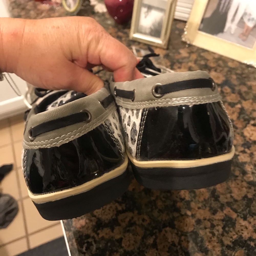 Sperry-Like Comfty Shoes - Picture 3 of 4